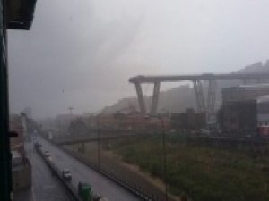 İtalya'da köprü çöktü