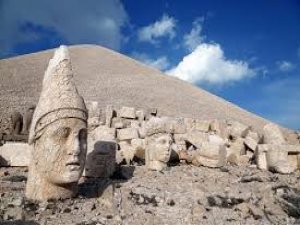 Dünya mirası Nemrut'a ziyaretçi akını