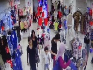 Kadın hırsızlar, alışveriş yapmaya gelen genç kadını soydu!