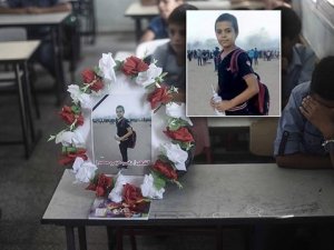 Gazze 12 yaşındaki küçük şehidine ağlıyor