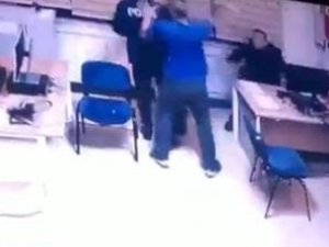Konya'da teknisyen demir çubukla polisi yaraladı