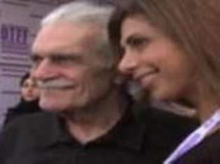 Kadın hayranına tokat attı!