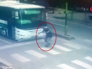 Yaşlı adama yaya yolunda halk otobüsü çarptı