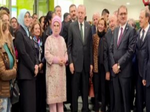 Cumhurbaşkanı Erdoğan özel eğitim gören çocuklarla şarkı söyledi