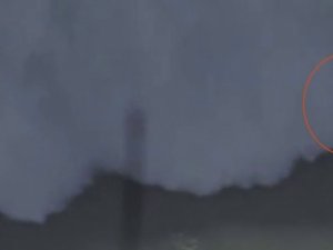 Dev dalgalar sörfçüyü yuttu