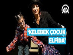 Kelebek çocuk Elfida' akıllı tahta başında