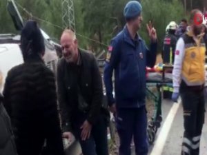 Antalya'da Suriyelilerin bulunduğu minibüs şarampole devrildi