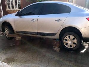 Otomobilini sel sularından korumak için bunu yaptı