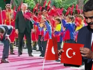Venezuela Lideri Maduro, yere düşen Türk bayrağını kaldırdı