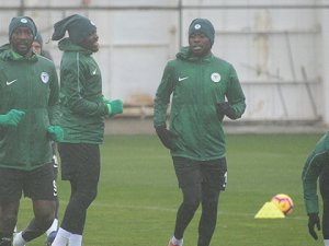 Konyaspor yağmur altında çalıştı