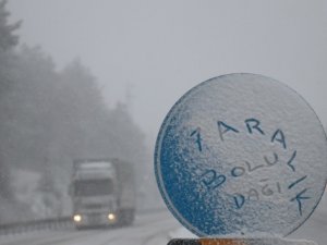 Bolu Dağı'nda kar yağışı başladı! Beyaz örtü serildi