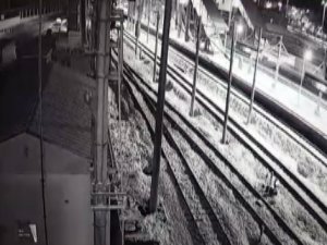 İşte Ankara'daki hızlı trenin çarpışma anı! (Ankara tren kazası görüntüleri)