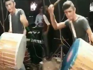 Davulcunun ritim şovu sosyal medyada rekor kırdı