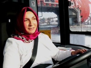 'Git evinde bulaşık yıka' dediler, azmetti otobüs şoförü oldu