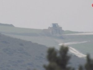 YPG'li teröristler hendek kazarken görüntülendi