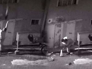 Çocukların yanan evden kurtarılışı güvenlik kamerasına yansıdı