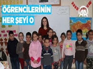 Öğrencilerinin her şeyi o