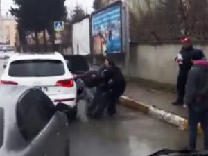 Sancaktepe'de trafikte magandaların şahsı tekme tokat dövme anları kamerada