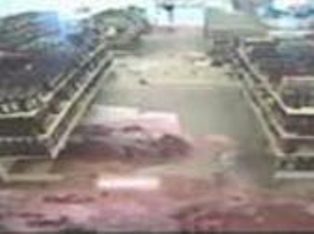 7000 şişeyi böyle kırdı 