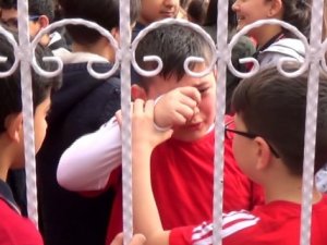 Öğrenciler derste deprem konusunu işlerken deprem oldu