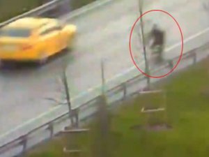 E-5 yanyolda trafikte ters yönde ilerleyen bisiklet sürücüsü kamerada