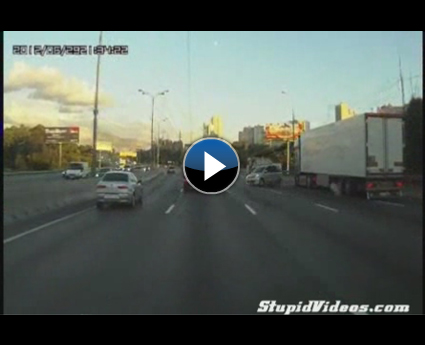 Otoyolda inanılmaz drift manyaklığı