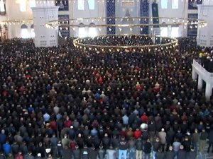 Karamollaoğlu'nun dolmaz dediği Çamlıca Camii tıklım tıklım