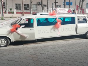 1978 model otomobili limuzine çevirip gelin arabası yaptı