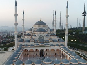 Cuma günü resmi açılışı yapılacak Çamlıca Cami'inin son hali havadan görüntülendi