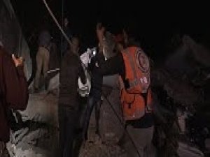 İsrail ordusu Gazze'de AA'nın ofisinin de bulunduğu binayı vurdu