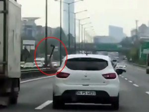 Trafikte kamyon şoförüne baltayla saldırdı