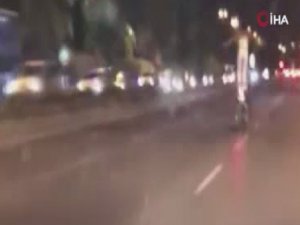 Motosikletli genç kızın ayakta tehlikeli yolculuğu kamerada