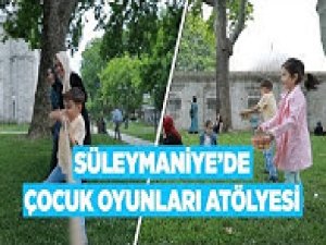Süleymaniye Camii avlusuda çocuk oyunları