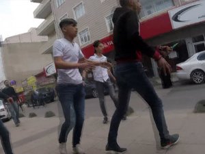 İstanbul'da dehşet! 30 genç bıçaklarla birbirine saldırdı