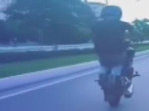 Pendik'te tek teker terörü estiren motosikletli maganda yakalandı