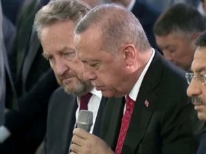 Cumhurbaşkanı Erdoğan,  şehitleri için Kur’an ı Kerim okudu