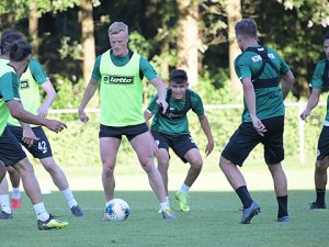 Konyaspor'uhn Hollanda kampı başladı