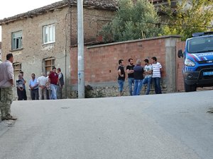 Köy meydanında dehşet 1 ölü 1 ağır yaralı