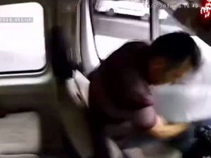 Trafik levhasına çarpan minibüs şoförünü hava yastığı kurtardı