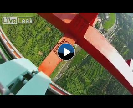 Dünyanın en yüksek köprüsünden atladı