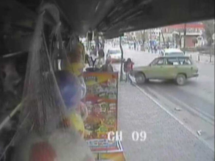 Ölümden saniyelerle kurtuldu