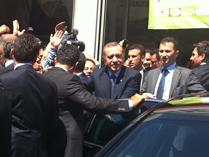 Başbakan Erdoğandan esnaf ziyareti