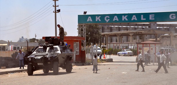 Akçakale Sınır Kapısında büyük gerginlik