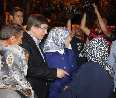 Bakan Davutoğlu, şehit ve gazi aileleriyle iftarda buluştu